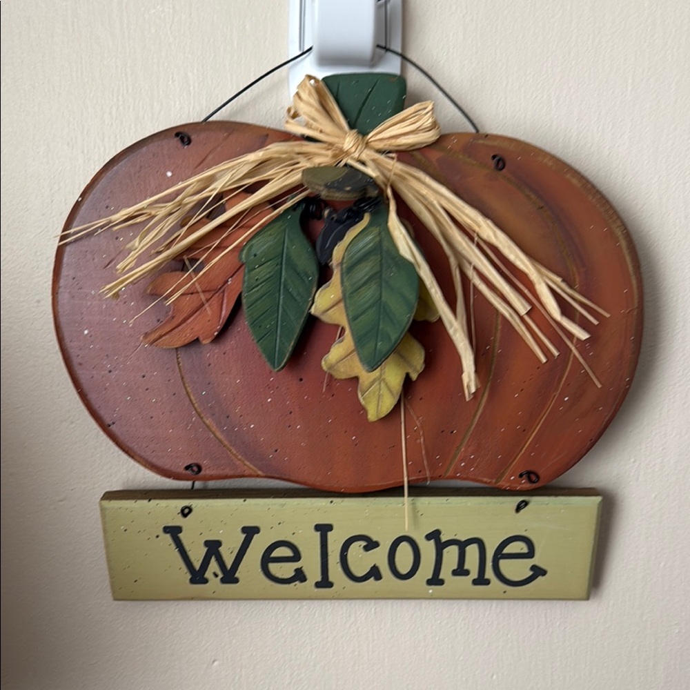 Rustic Pumpkin Welcome Sign